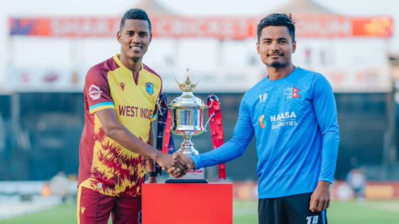 West Indies vs Nepal मैच में जेसन होल्डर गेंदबाजी करते हुए, T20 World Cup 2026